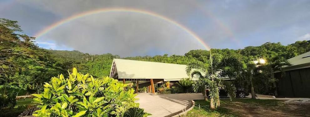 Survivor Samoa Beach Resort Falelatai エクステリア 写真