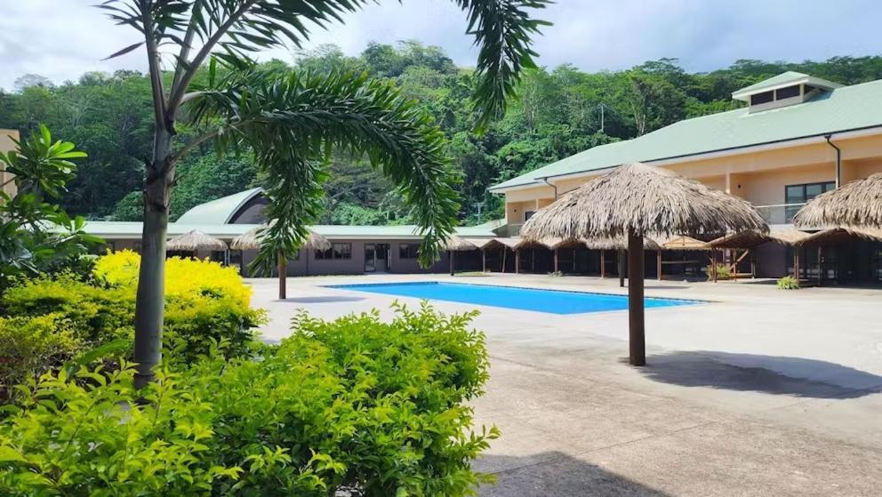 Survivor Samoa Beach Resort Falelatai エクステリア 写真